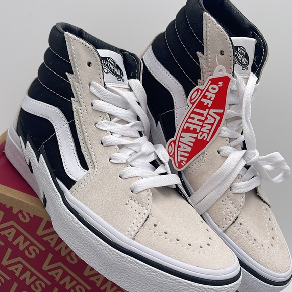 Vans WMNS High-Top Sneakers in Black White Sk8-Hi Bolt
Antique White/Black - Picture 6 of 16